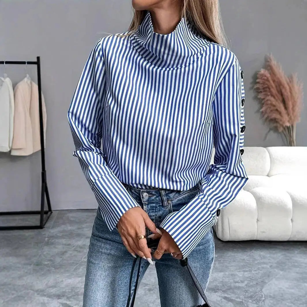 Marina™ – Blusa a Rayas con Cuello Alto y Botones